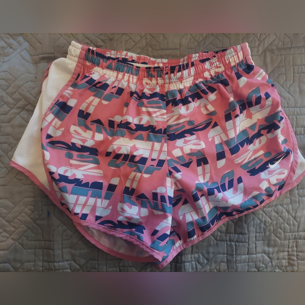 NIKE GIRLS MEDIUM running shorts